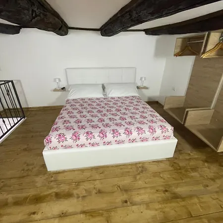 Greta's_house * Napoli